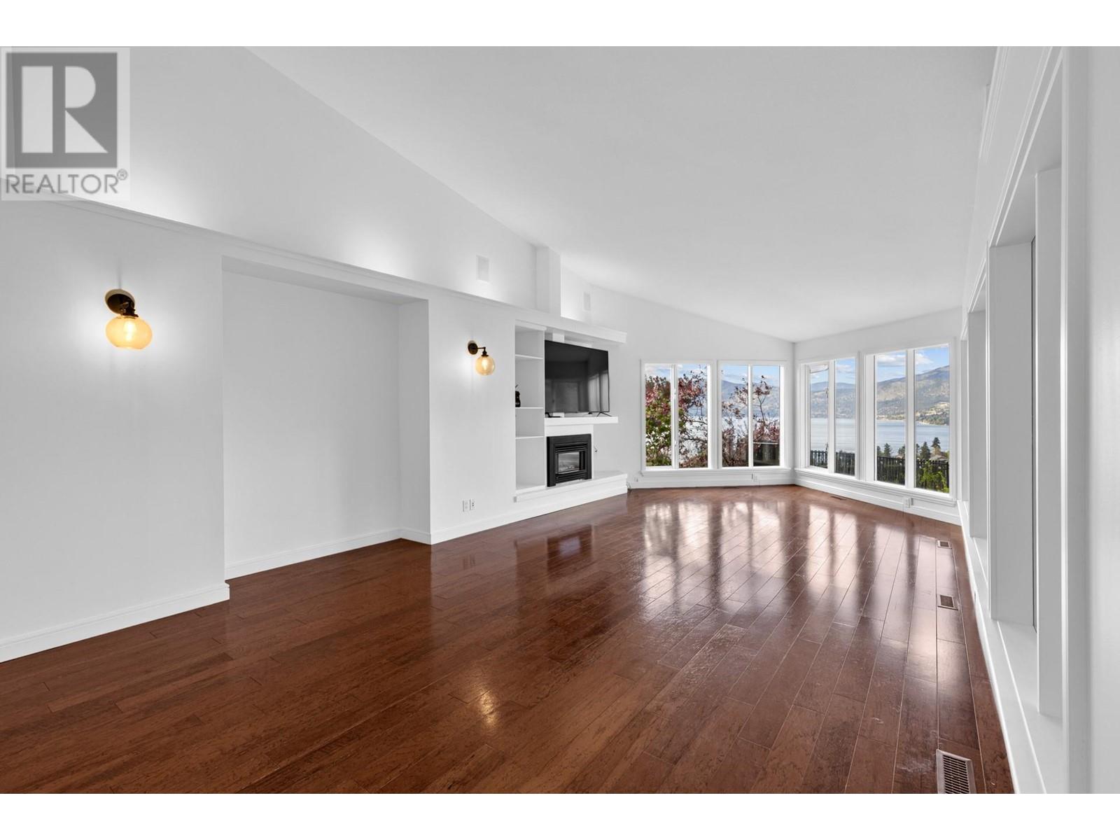  3784 Inglis Place, Peachland