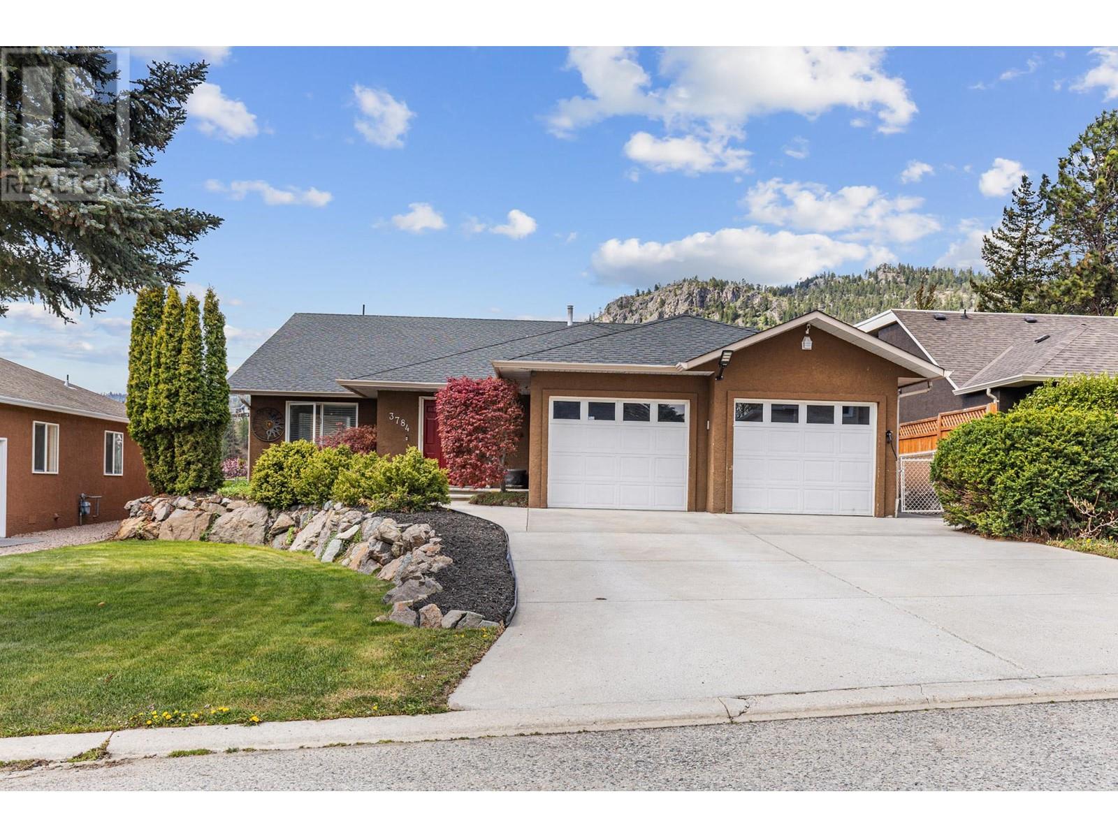 3784 Inglis Place, Peachland