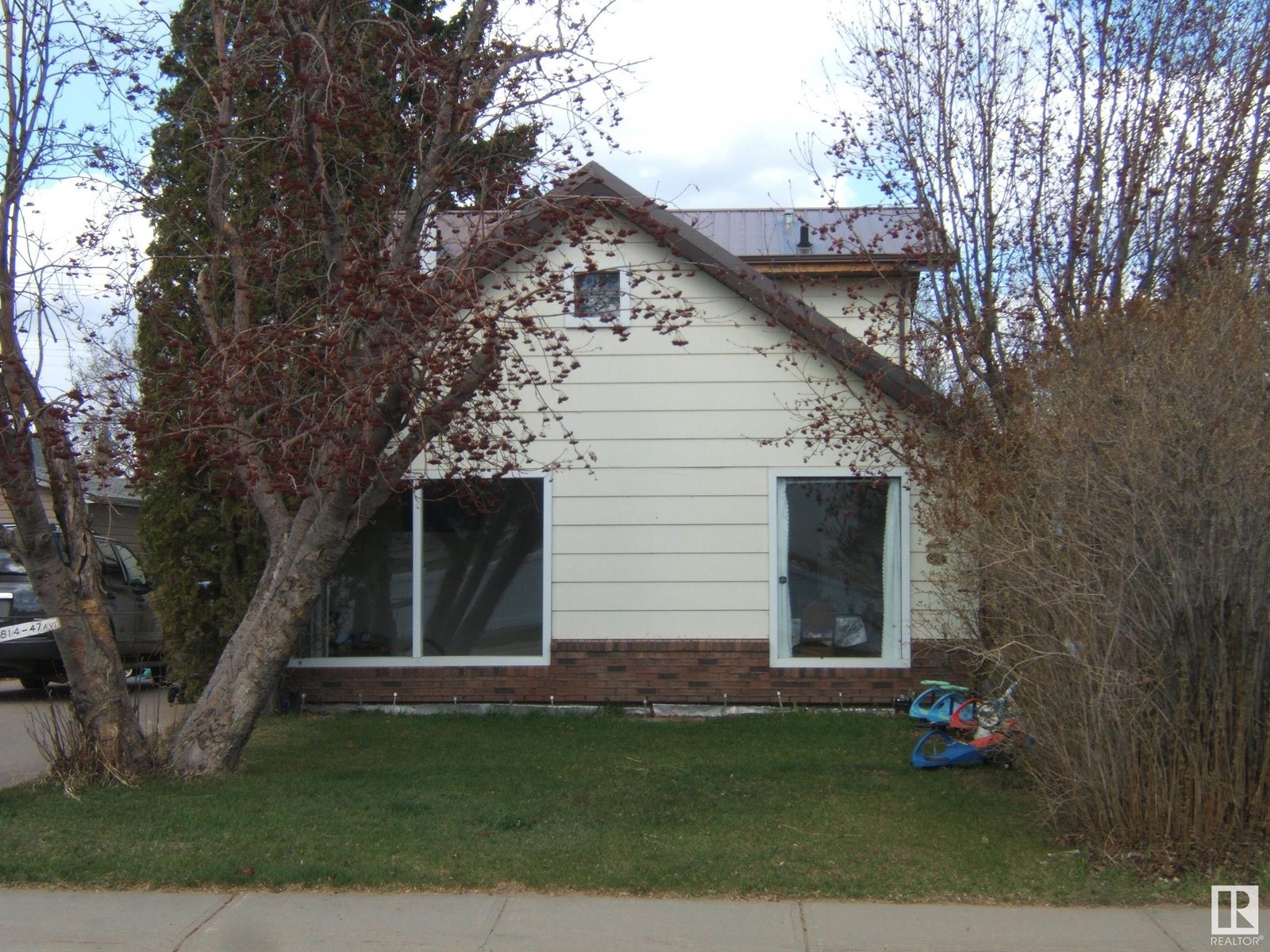 Photo 2 of 4814 47 Av, Vegreville AB