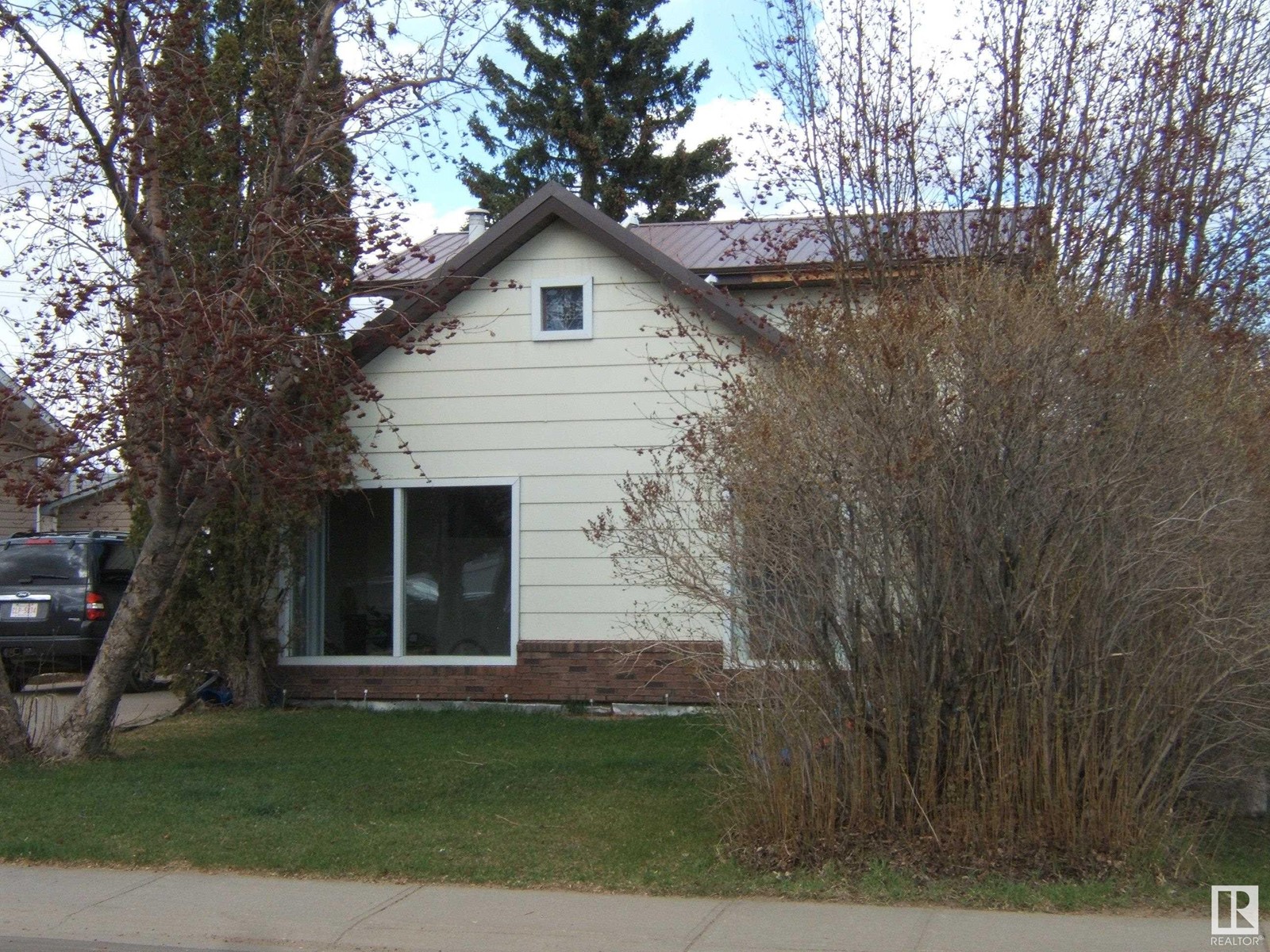 Photo 3 of 4814 47 Av, Vegreville AB