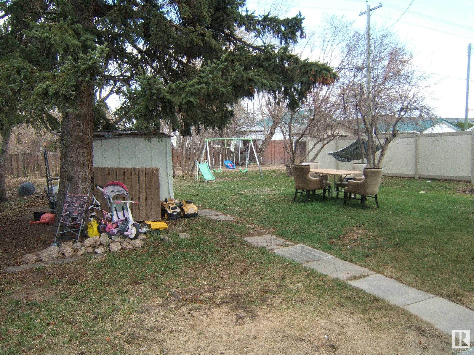 Photo 4 of 4814 47 Av, Vegreville AB