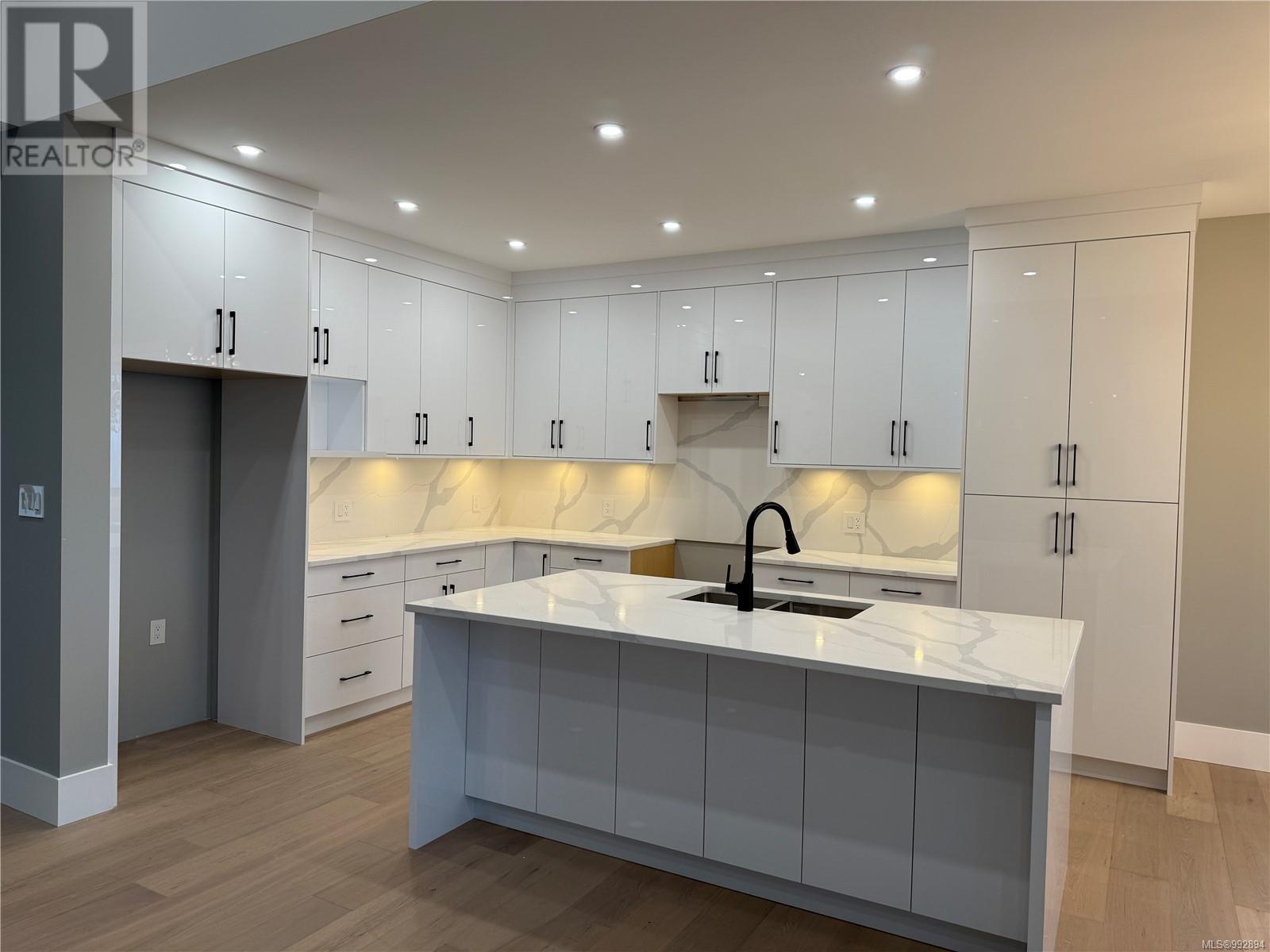 4618 Glen Oaks Dr, Nanaimo real estate listing 992894