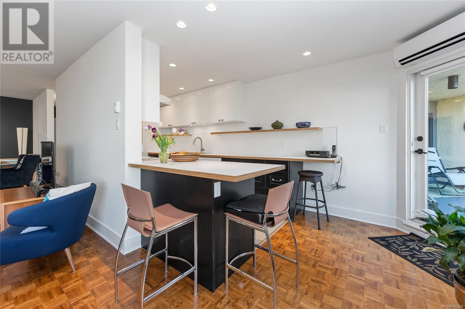 201 1149 Rockland Avenue, Victoria