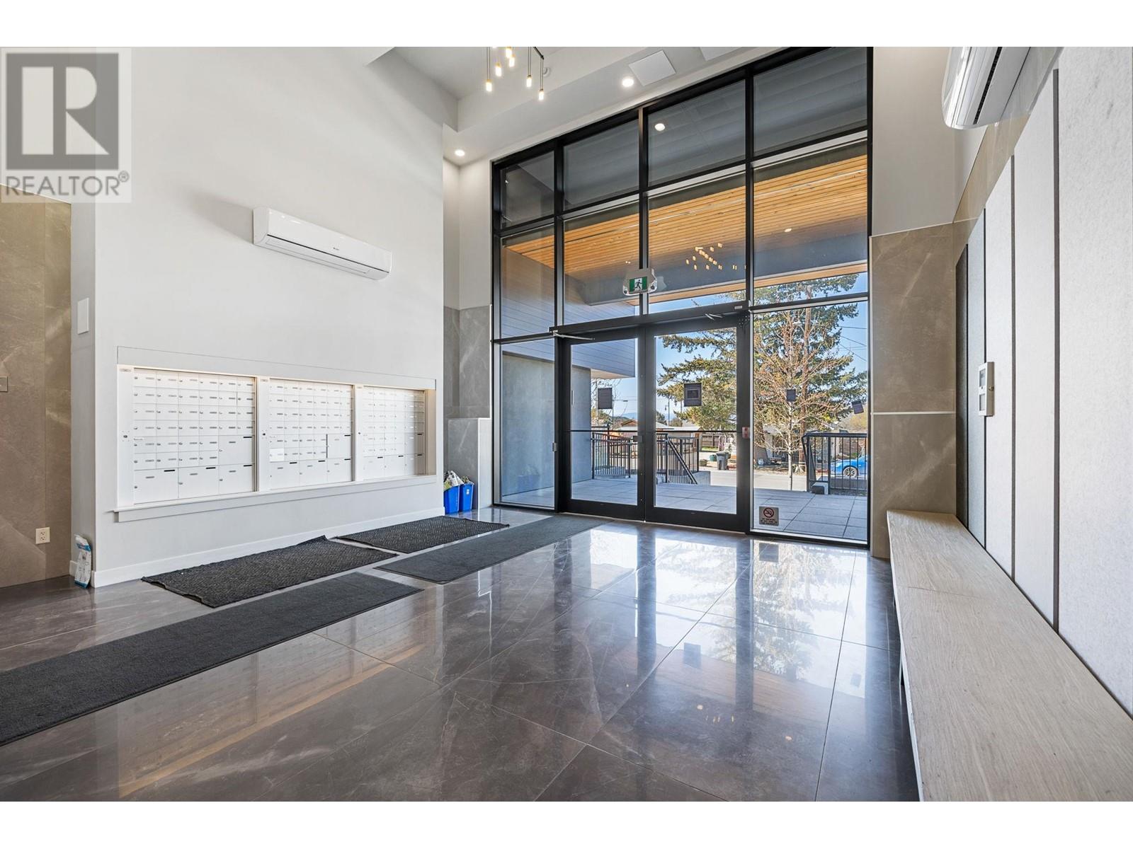 220 345 Dougall Road North, Kelowna