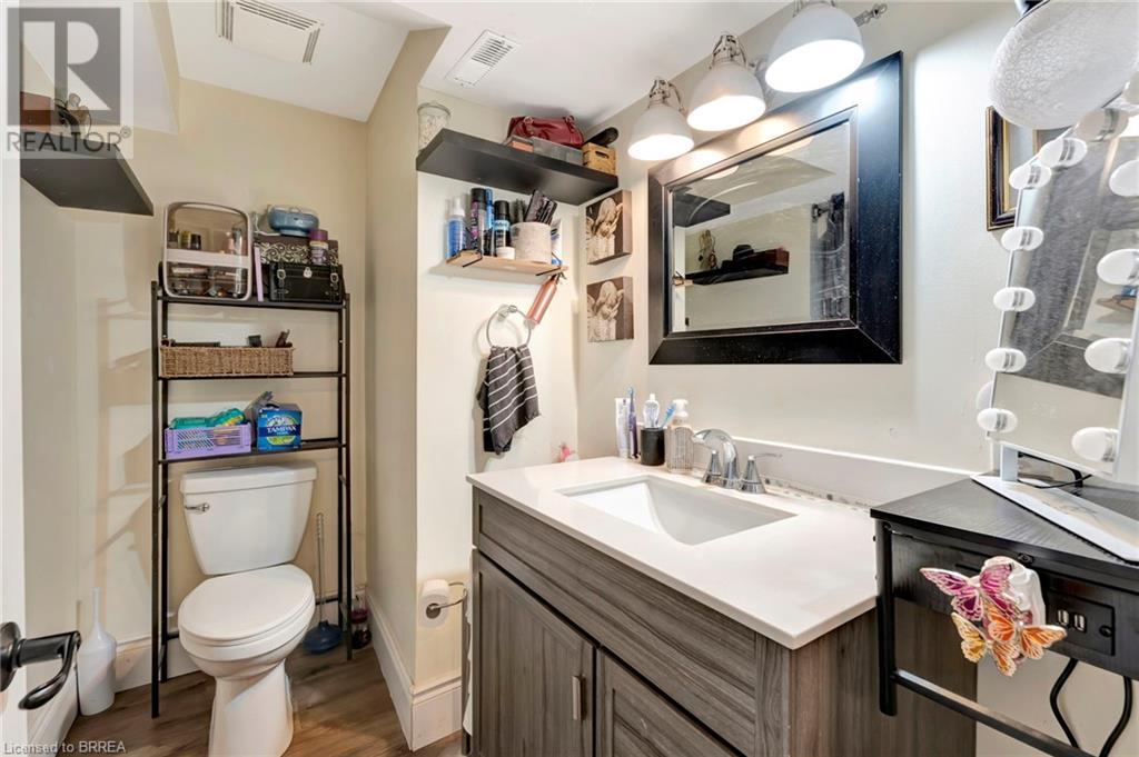 Photo 35 of 584 Colborne Street, Brantford ON