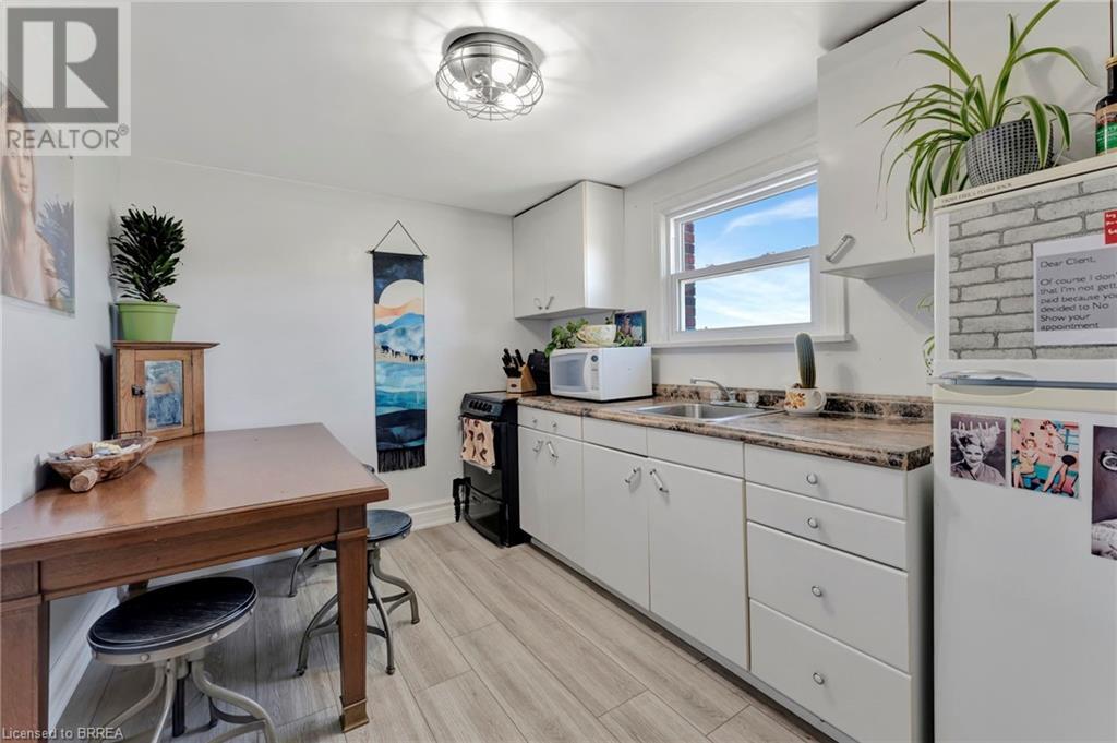 Photo 21 of 584 Colborne Street, Brantford ON