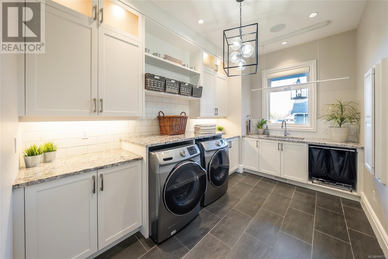 776 HIRST Ave, Parksville real estate listing 996720