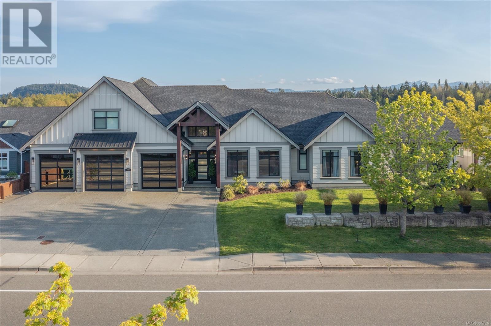  776 HIRST Avenue, Parksville