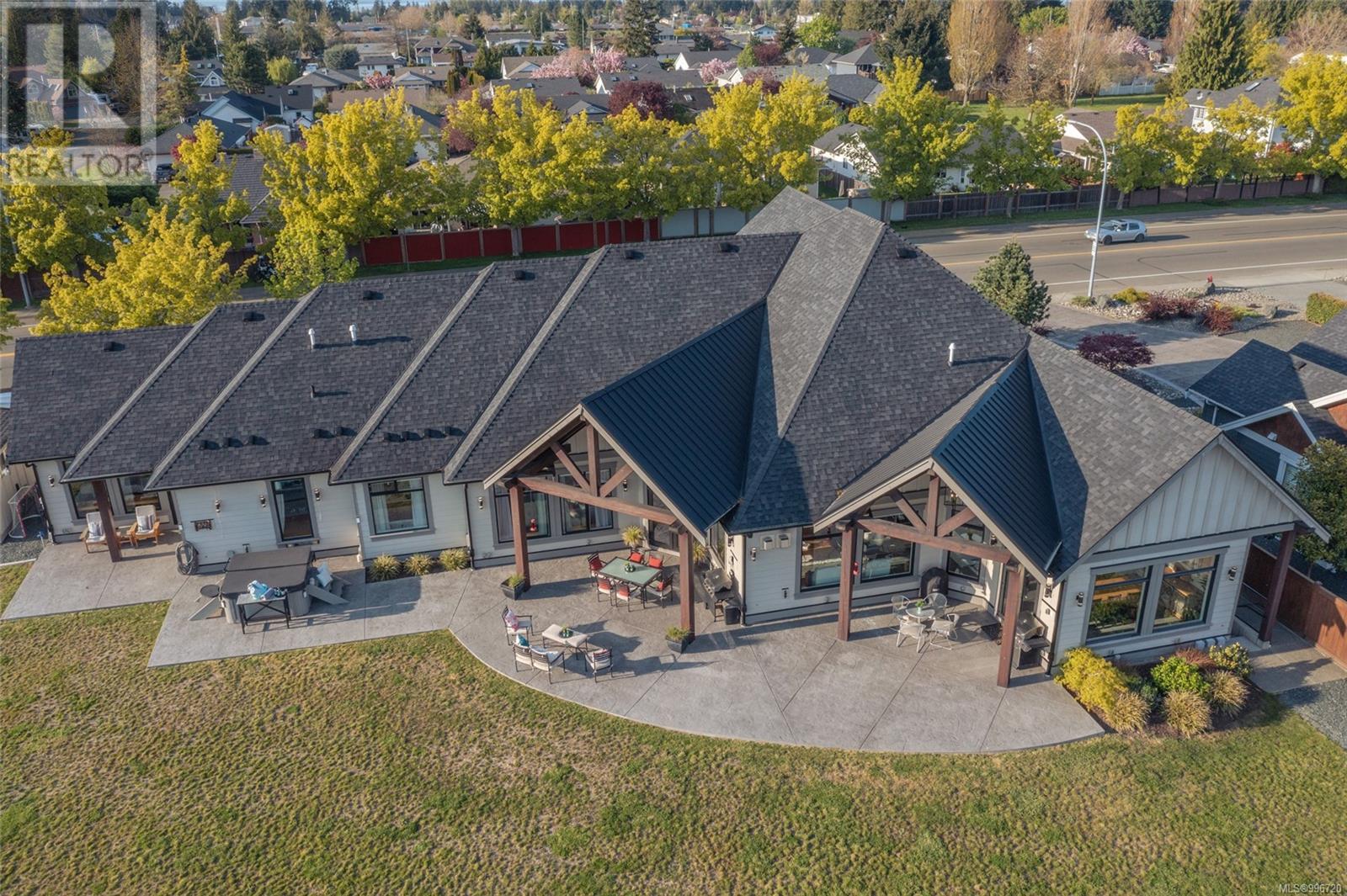  776 HIRST Avenue, Parksville