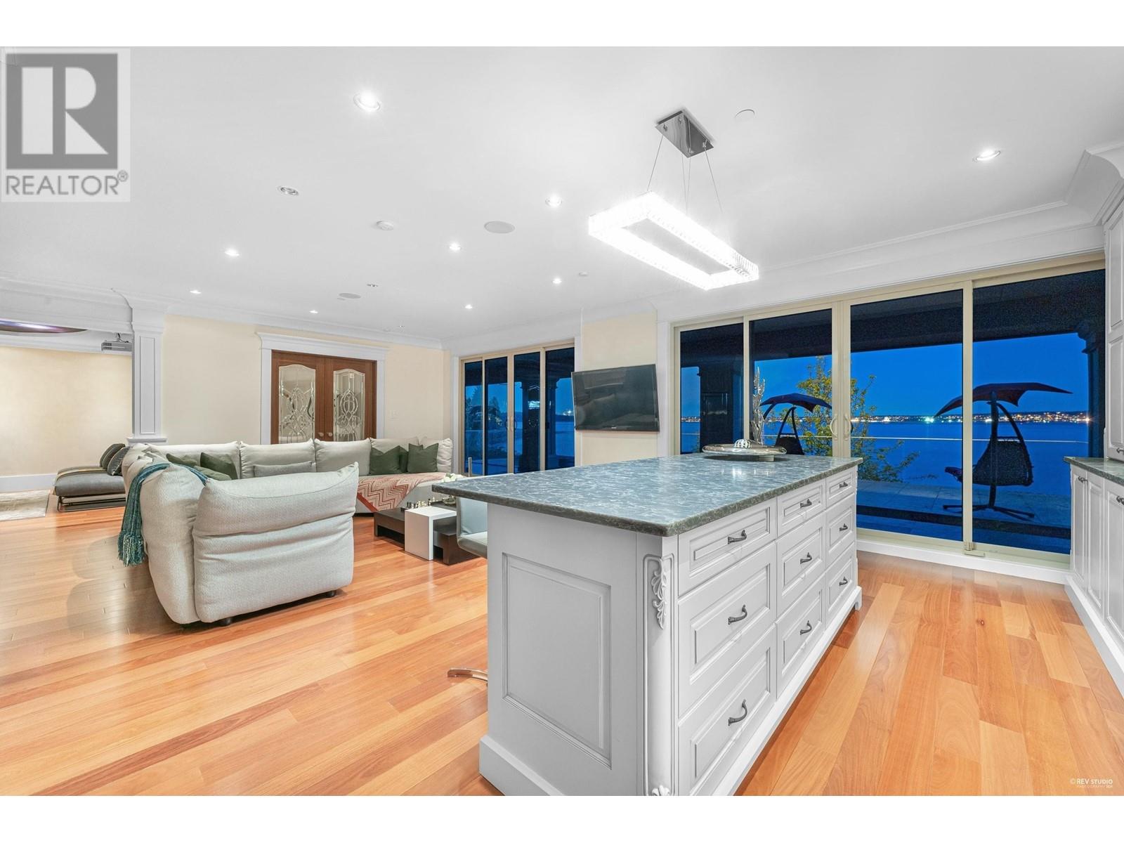 3008 PROCTER AVENUE, West Vancouver