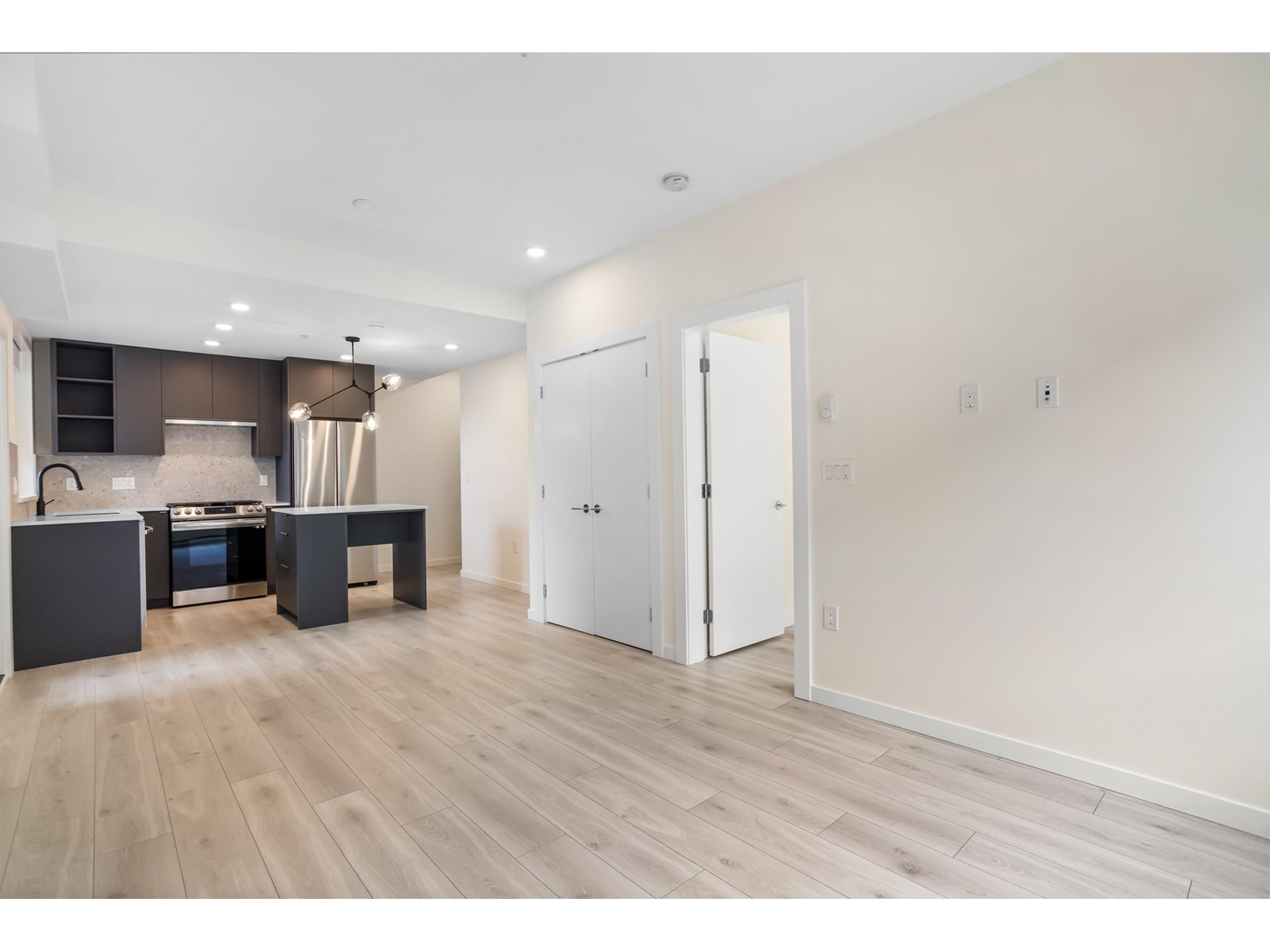Photo 8 of 301 7920 206 Street, Langley BC