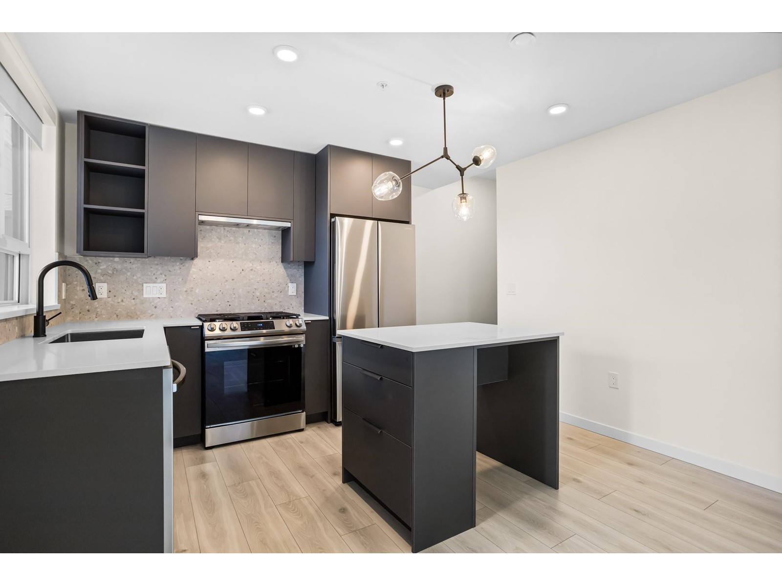 Photo 9 of 301 7920 206 Street, Langley BC