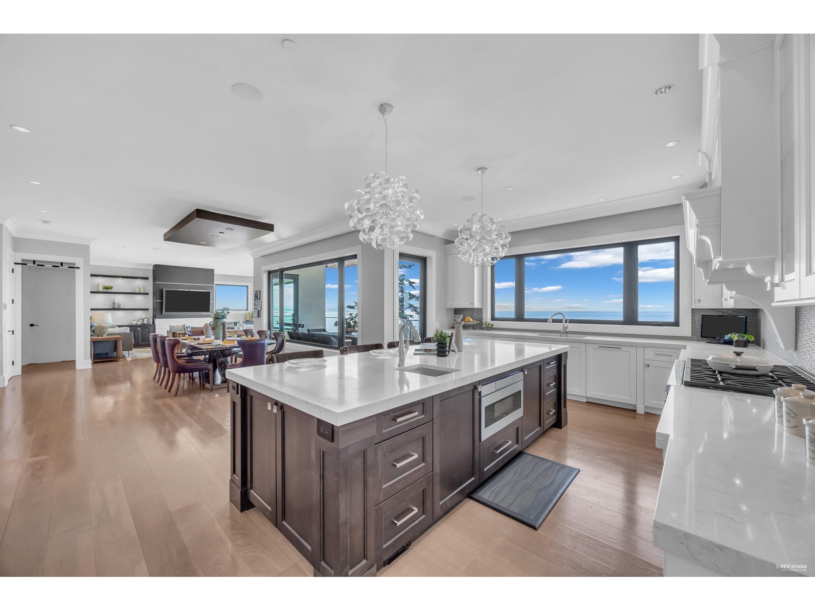 Photo 8 of 14442 Magdalen Avenue, White Rock BC