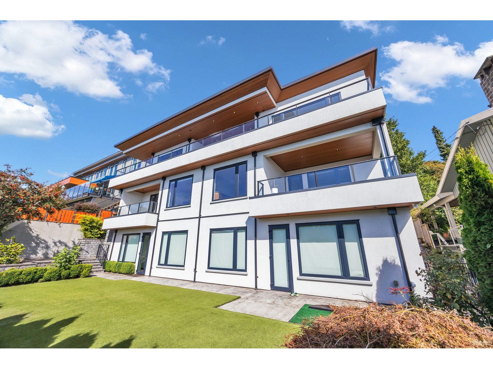 Photo 37 of 14442 Magdalen Avenue, White Rock BC