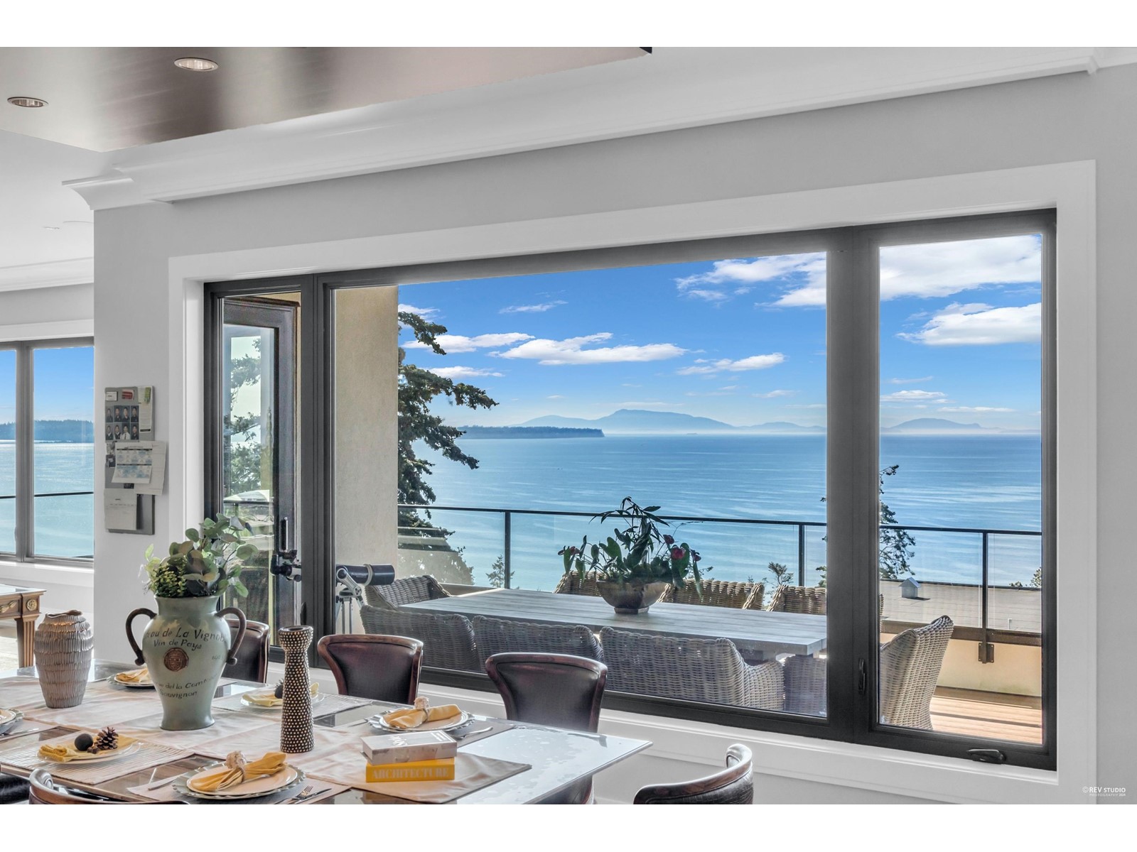 Photo 5 of 14442 Magdalen Avenue, White Rock BC