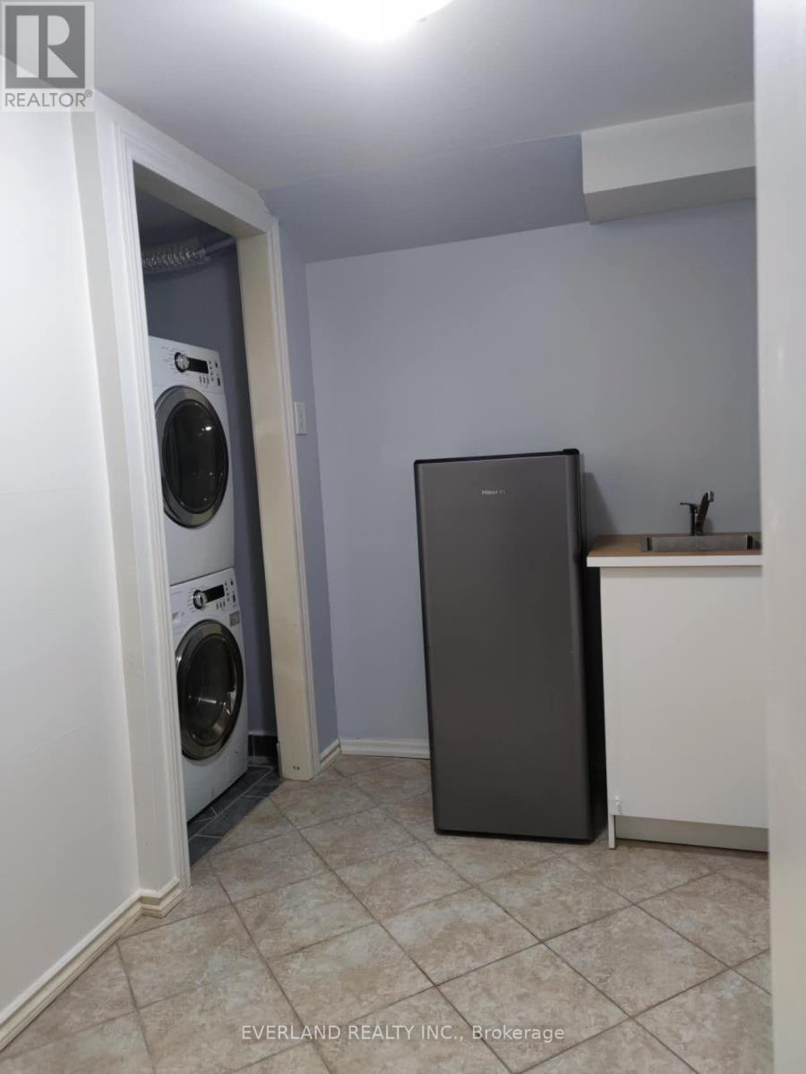 Single Family House for Sale in BSMT   BELVIA DRIVE Vaughan (Patterson) 