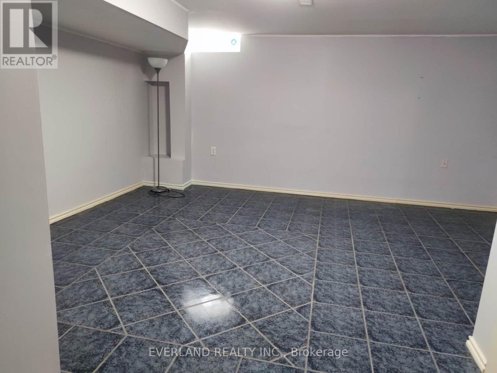 Single Family House for Sale in BSMT   BELVIA DRIVE Vaughan (Patterson) 