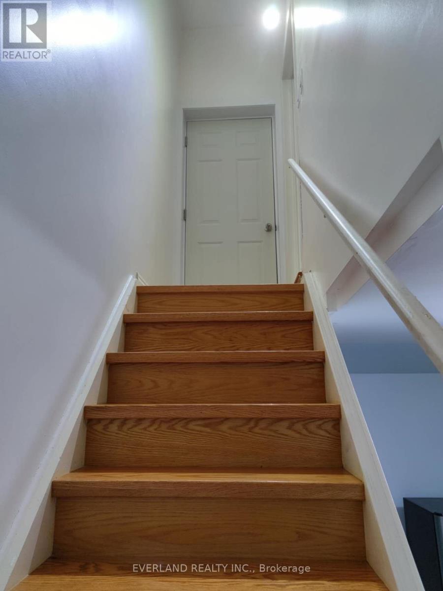 Single Family House for Sale in BSMT   BELVIA DRIVE Vaughan (Patterson) 
