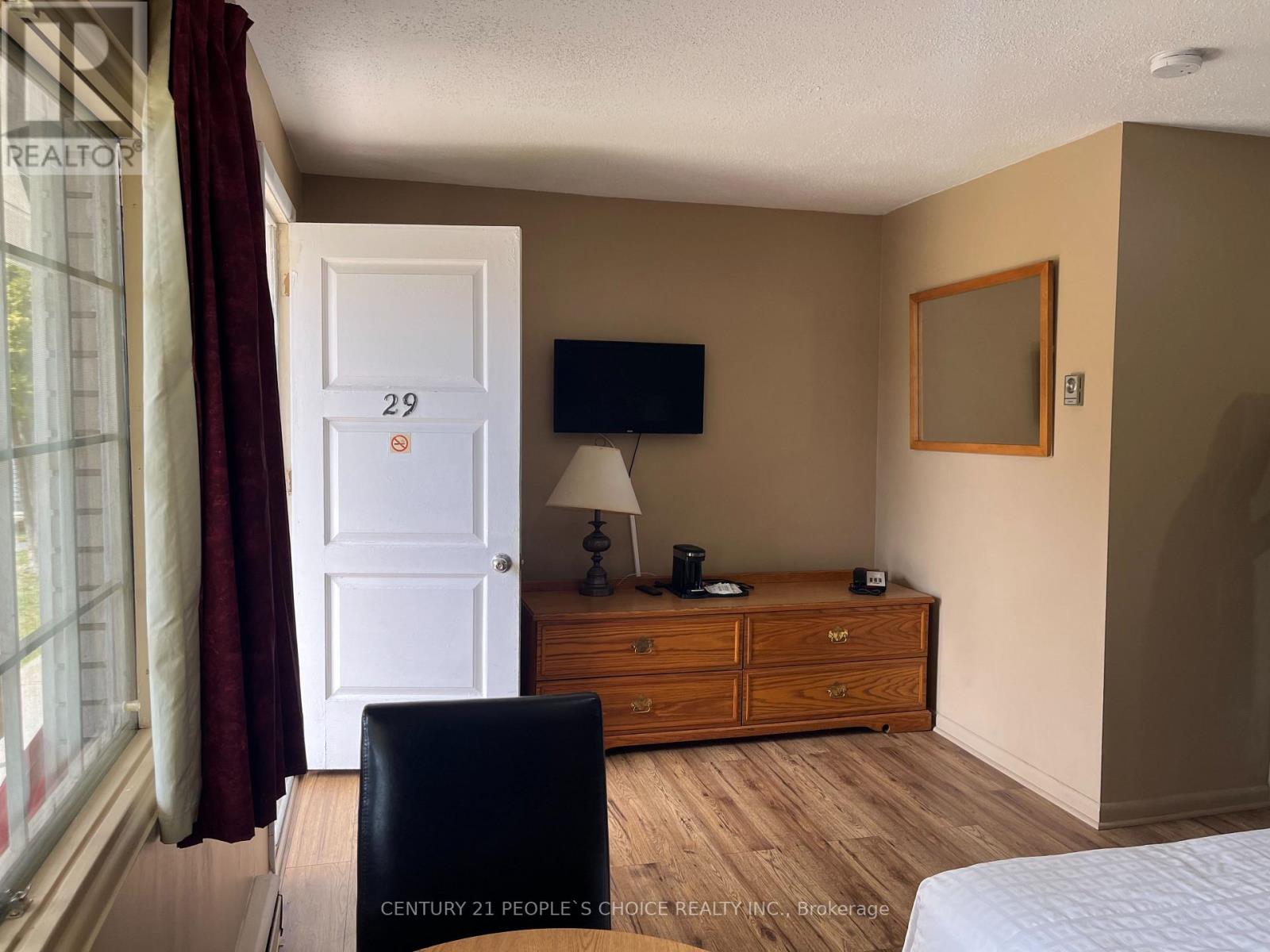 780 KING STREET W