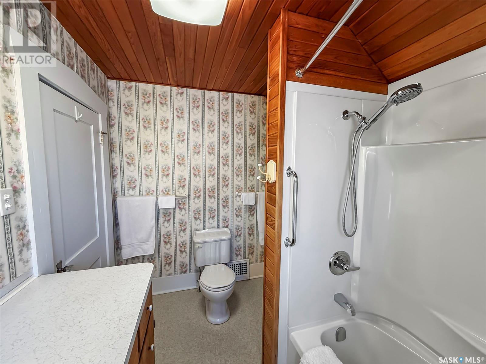 Single Family House for Sale in  th AVENUE NE Swift Current 