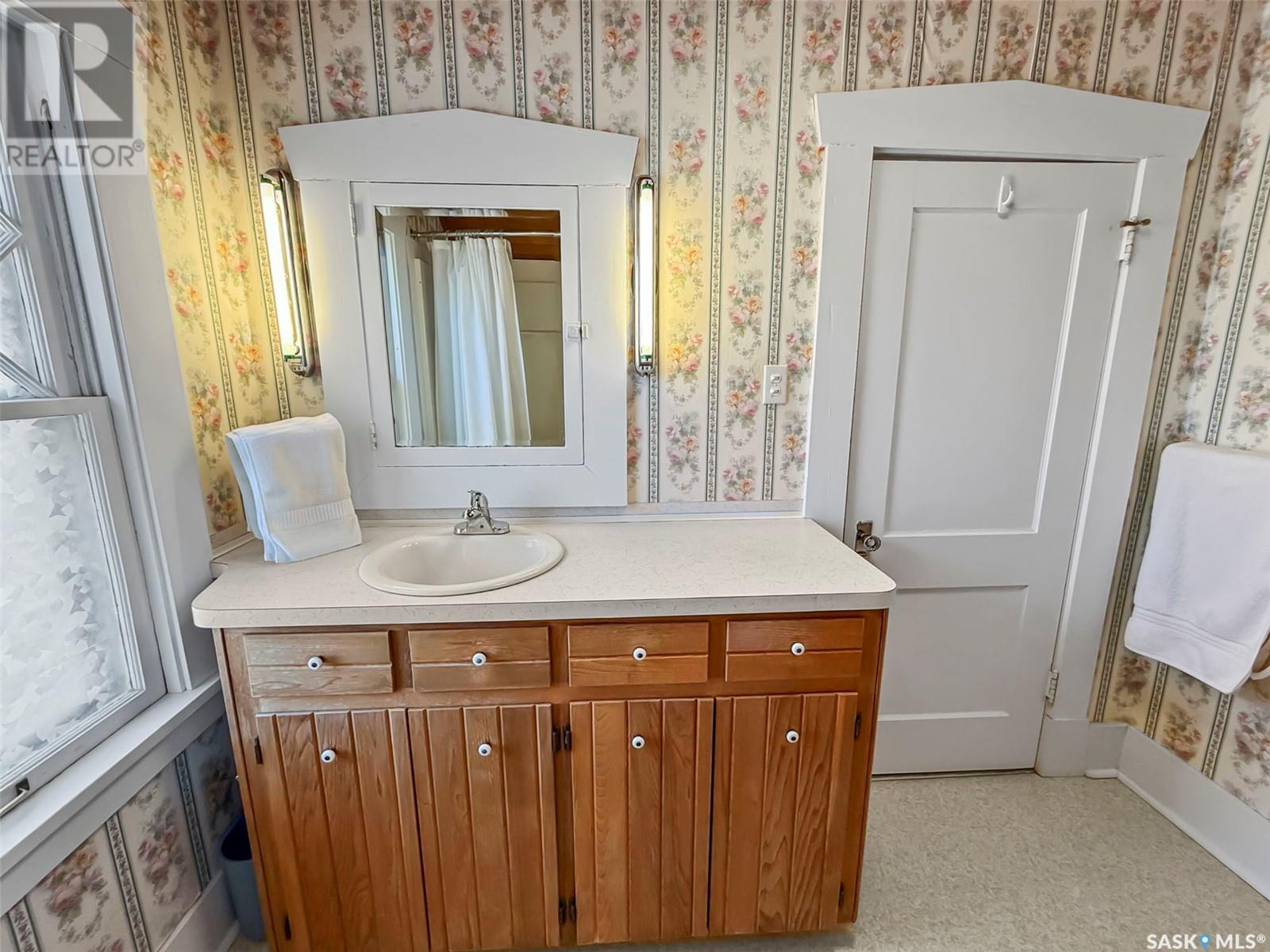 Single Family House for Sale in  th AVENUE NE Swift Current 