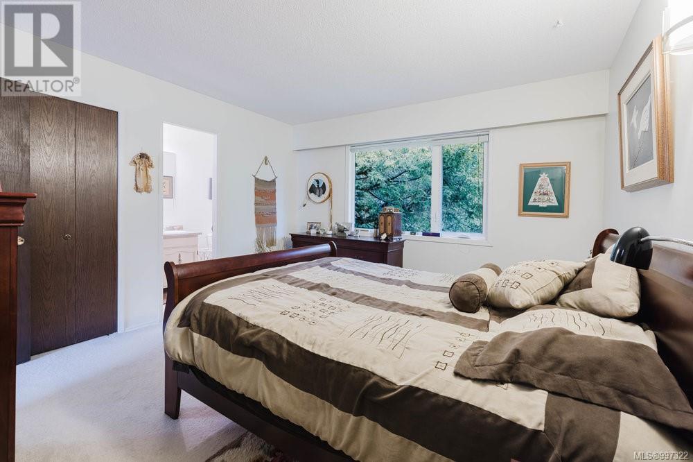  7041 Tamarin Place, Central Saanich