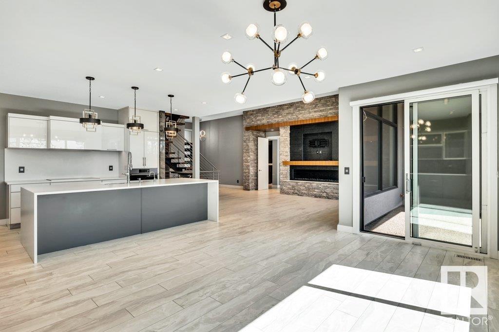84 MISSION AV, St. Albert