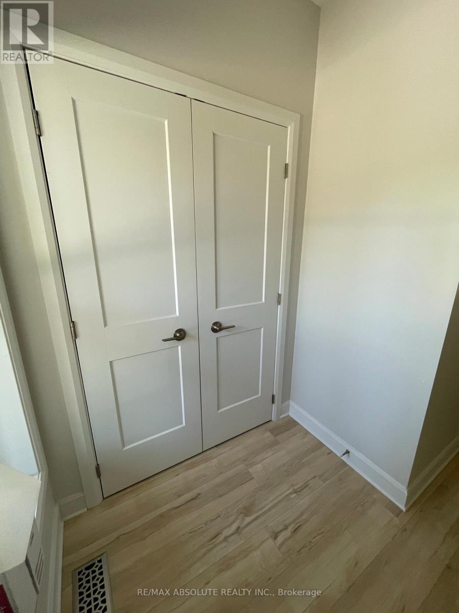 Apt 1 foyer