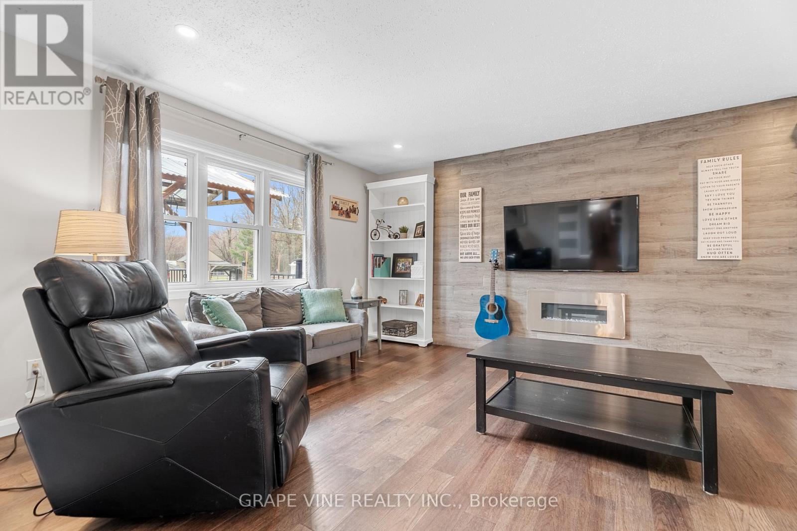 Photo 20 of 2021 Des Pins Street, The Nation ON