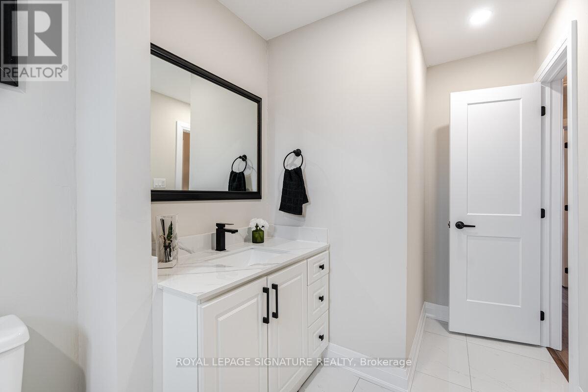 Photo 18 of 38 A 830 Westlock Road, Mississauga ON
