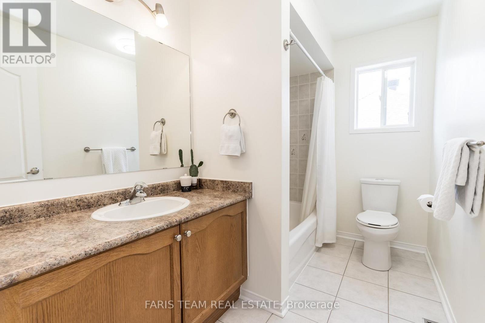 Photo 32 of 87 Truax Crescent, Essa ON