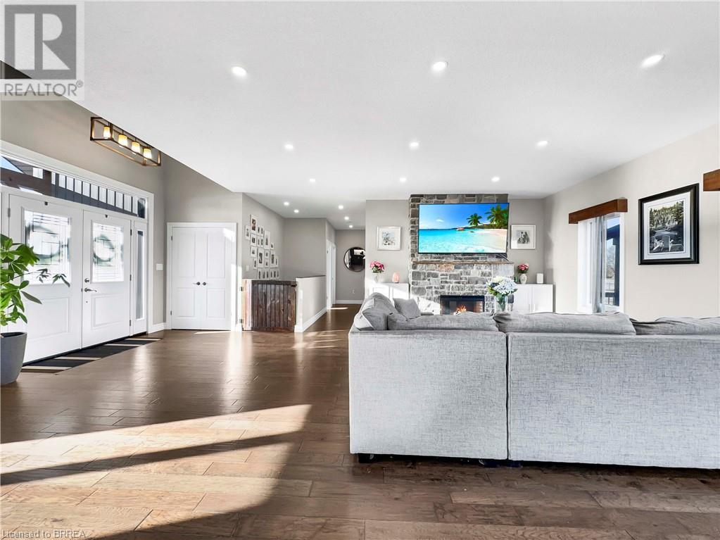 Photo 9 of 236 Burford Delhi Townline Road, Scotland ON