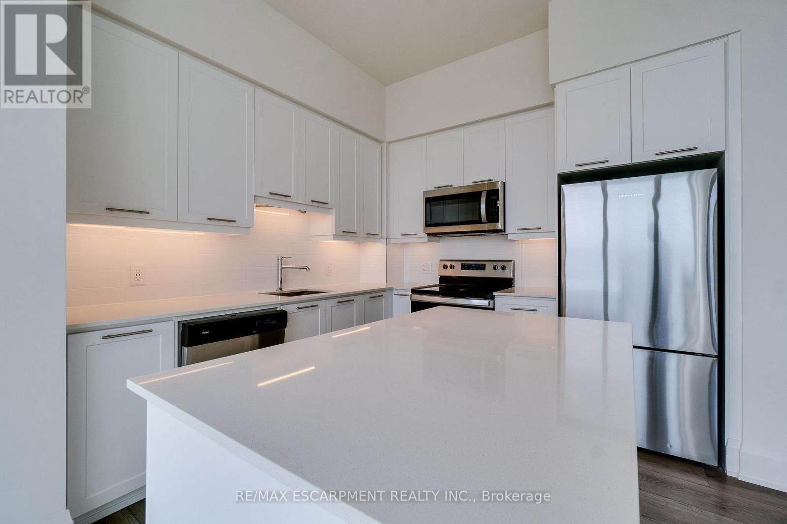 Photo 6 of 1902 385 Winston Road, Grimsby ON