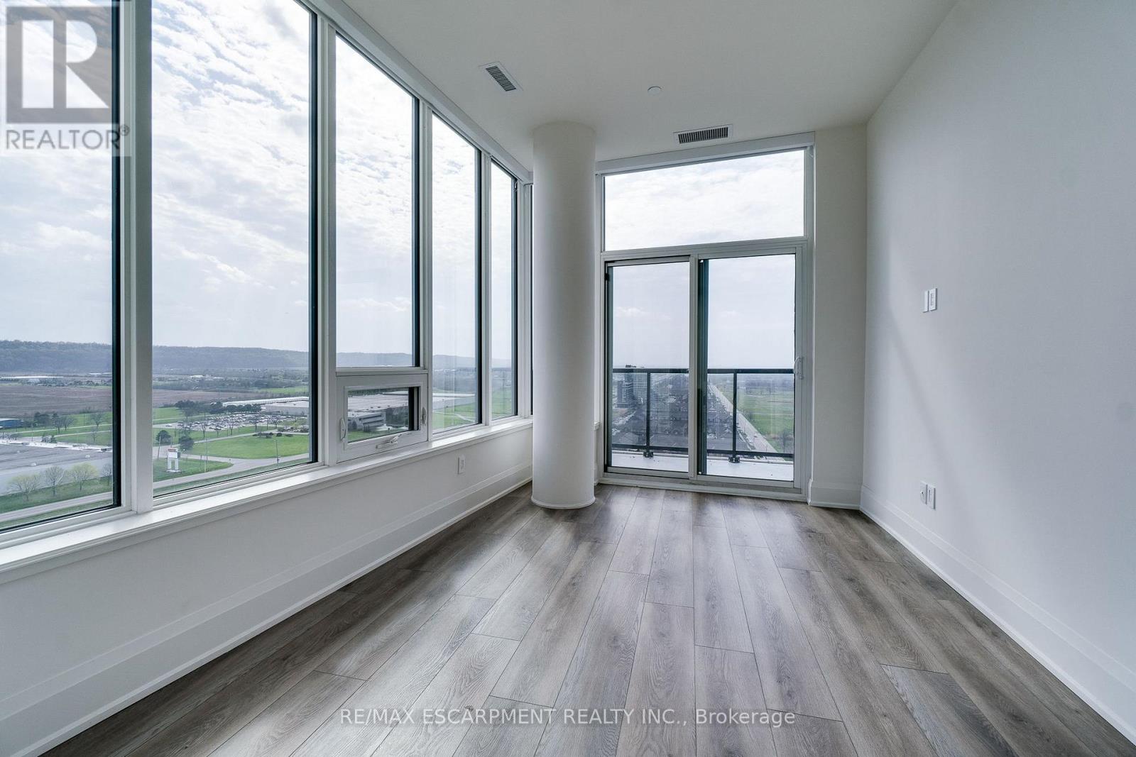 Photo 36 of 1902 385 Winston Road, Grimsby ON