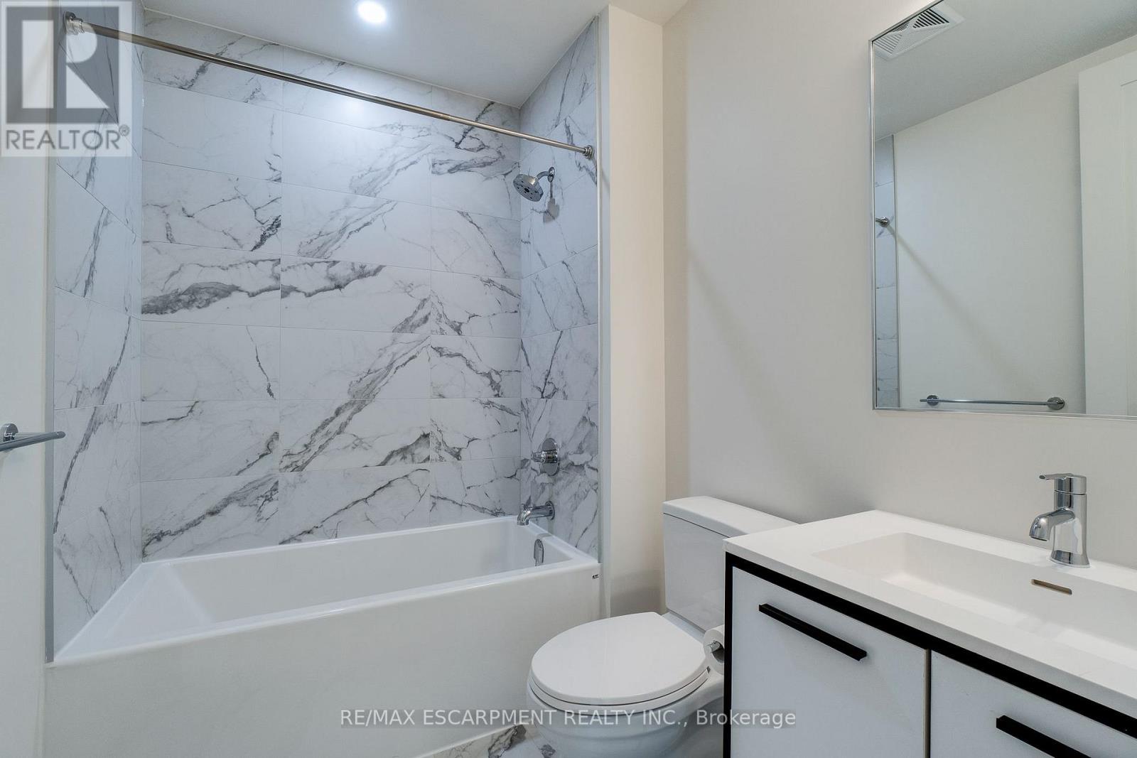 Photo 8 of 1902 385 Winston Road, Grimsby ON