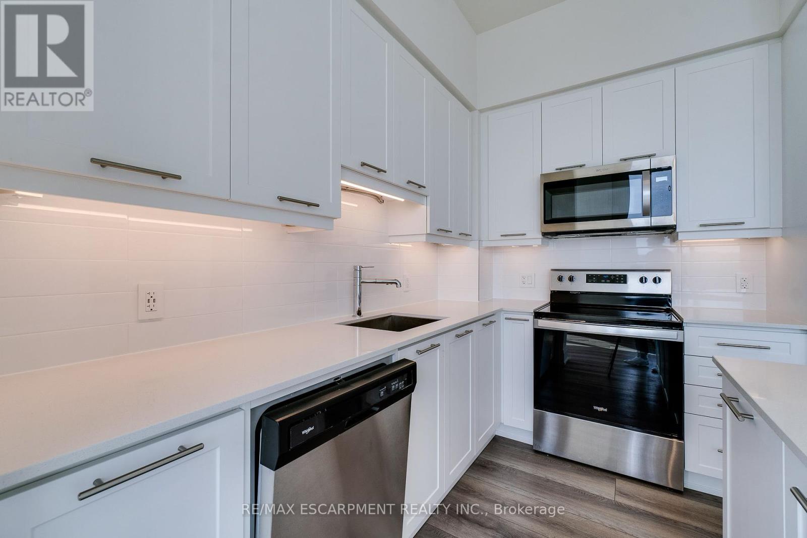Photo 2 of 1902 385 Winston Road, Grimsby ON