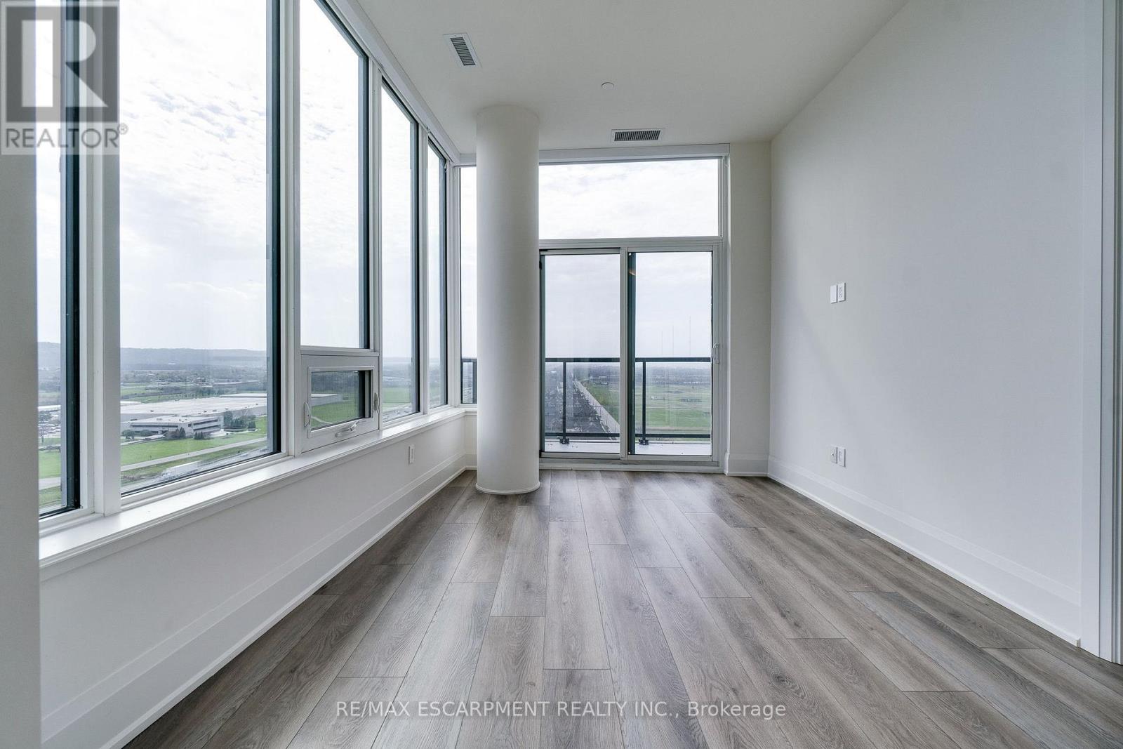 Photo 48 of 1902 385 Winston Road, Grimsby ON