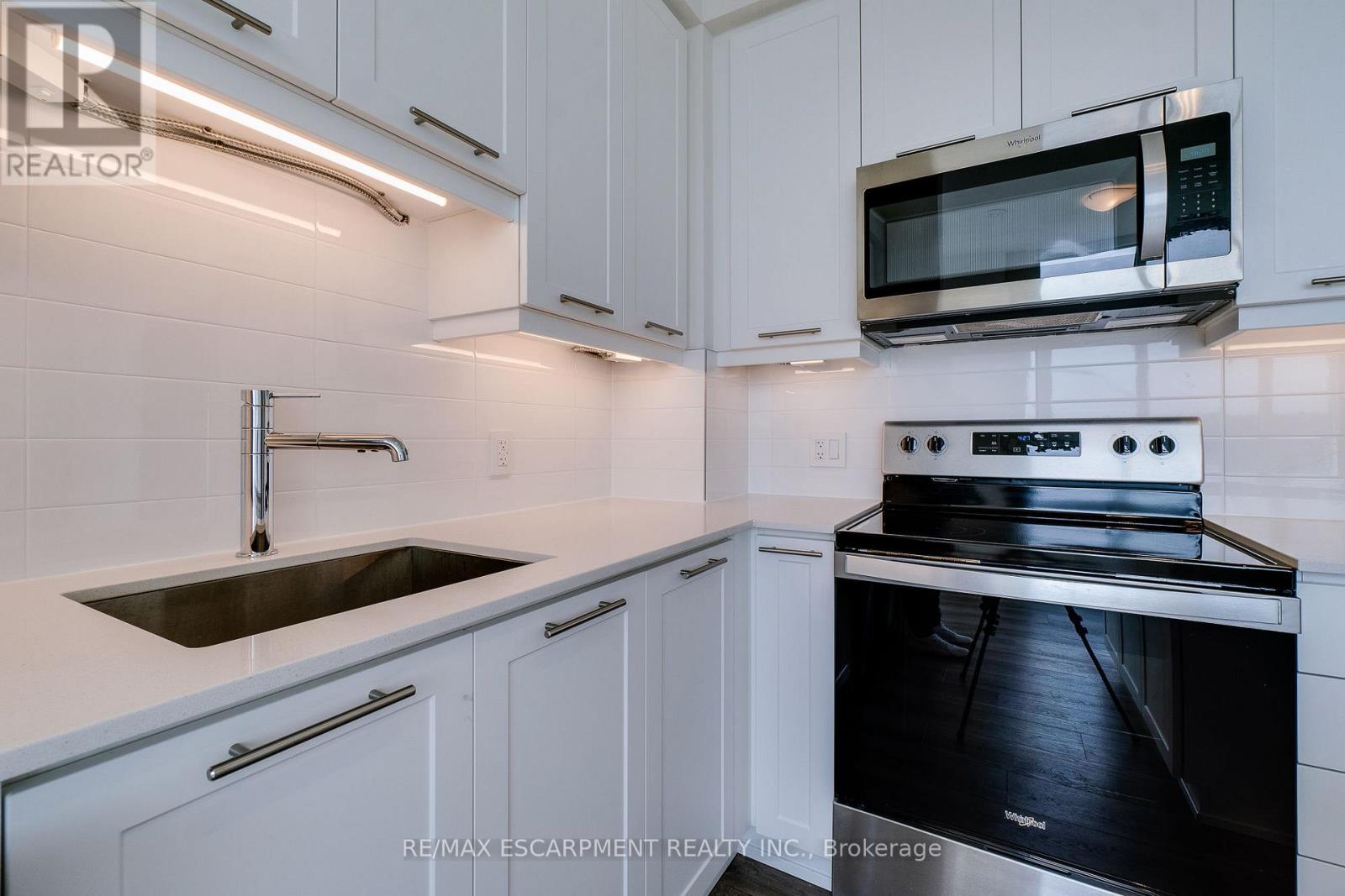 Photo 7 of 1902 385 Winston Road, Grimsby ON
