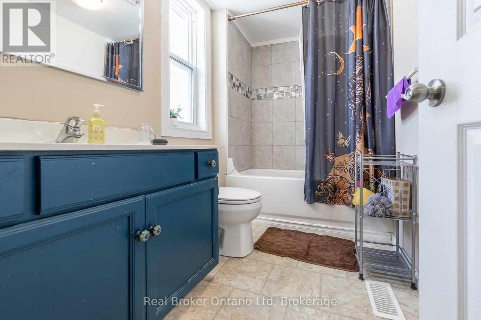 Photo 15 of 293 11 Th Street E, Owen Sound ON