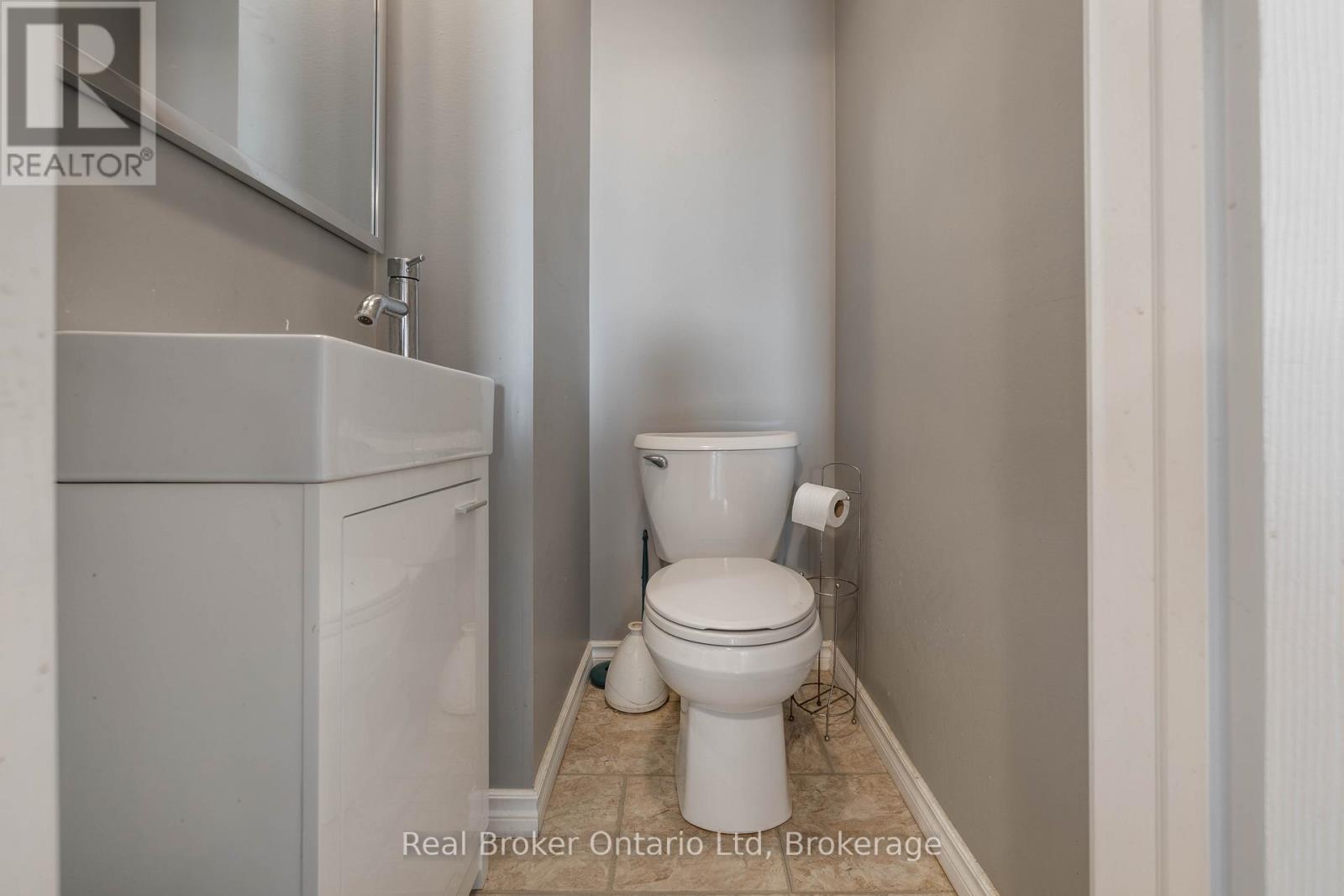 Photo 18 of 293 11 Th Street E, Owen Sound ON