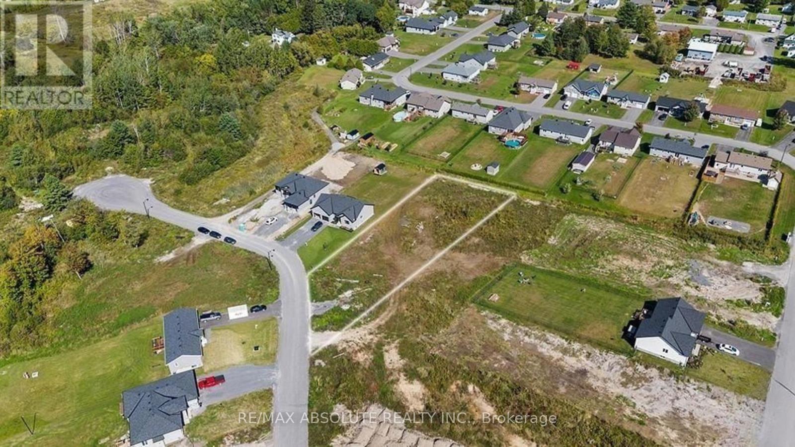 Photo 2 of 289 Roxanne Street, Clarencerockland ON