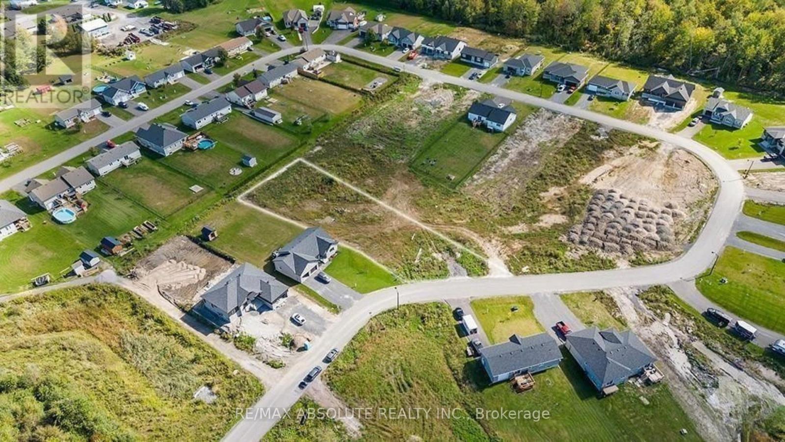 Photo 3 of 289 Roxanne Street, Clarencerockland ON