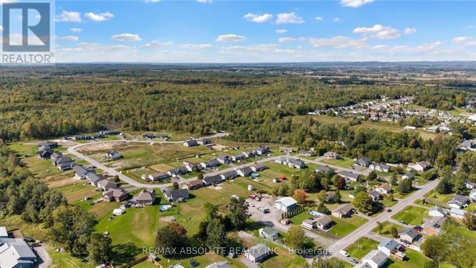 Photo 5 of 289 Roxanne Street, Clarencerockland ON