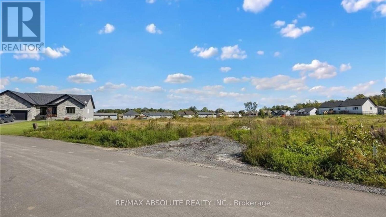 Photo 7 of 289 Roxanne Street, Clarencerockland ON
