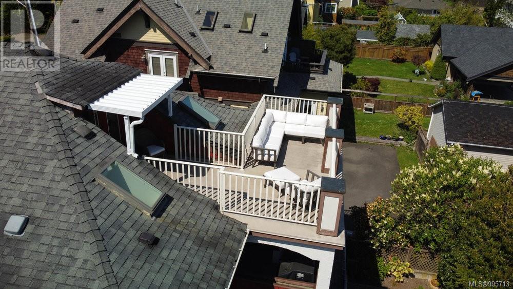 3 1200 Richardson Street, Victoria