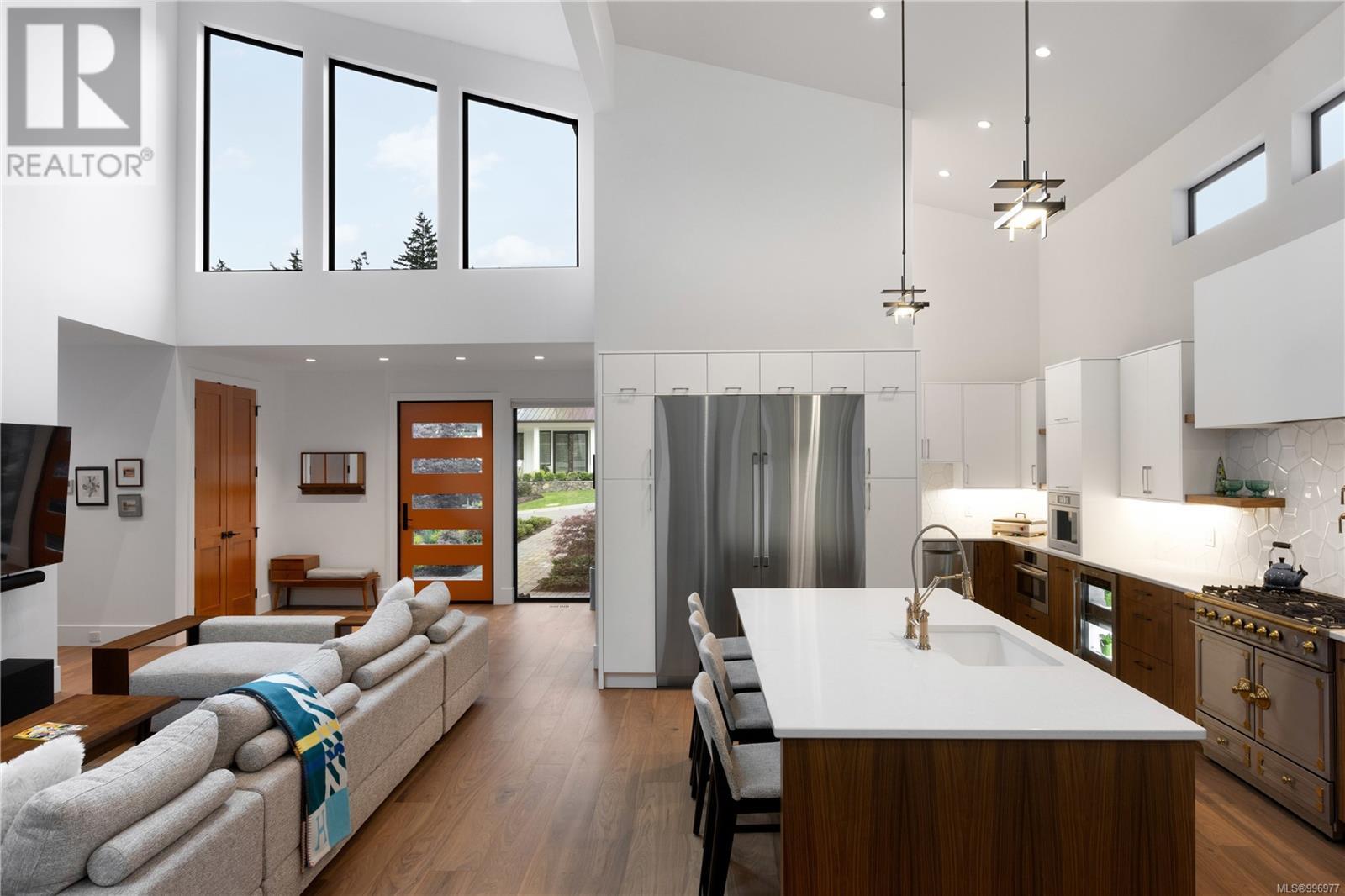 2219 Riviera Place, Langford
