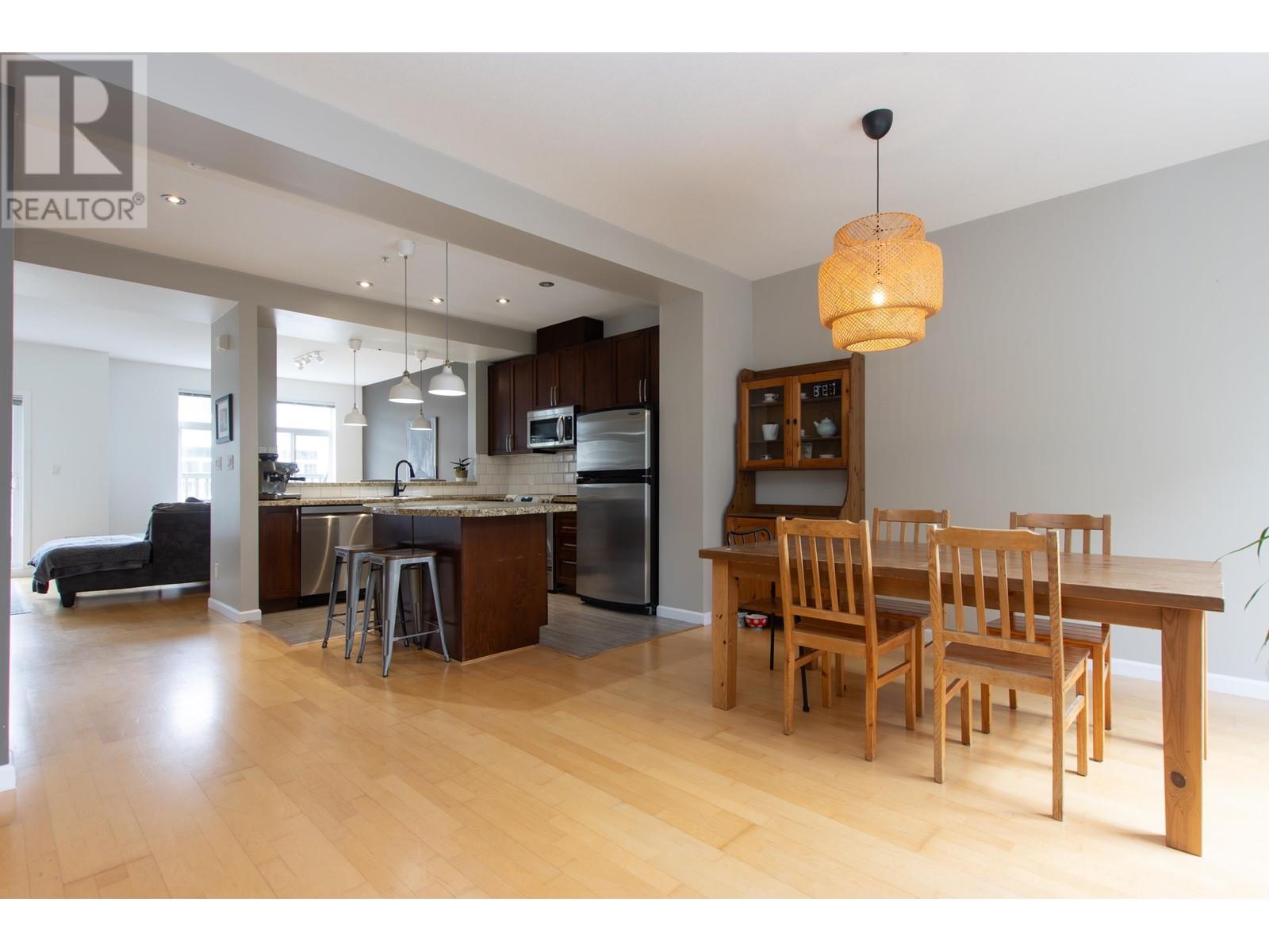41 40632 GOVERNMENT ROAD, Squamish