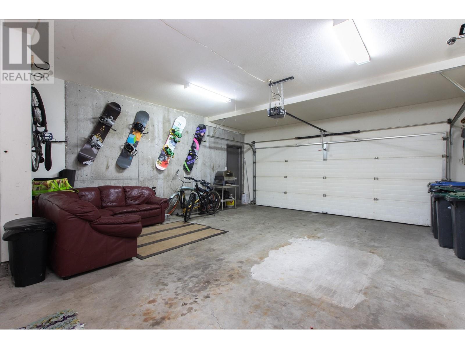 41 40632 GOVERNMENT ROAD, Squamish