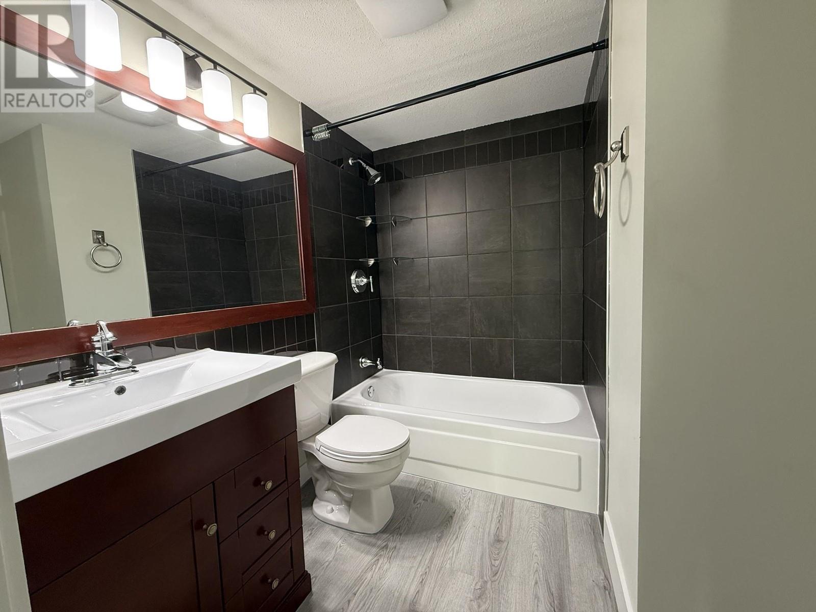 206 1955 SUFFOLK AVENUE, Port Coquitlam