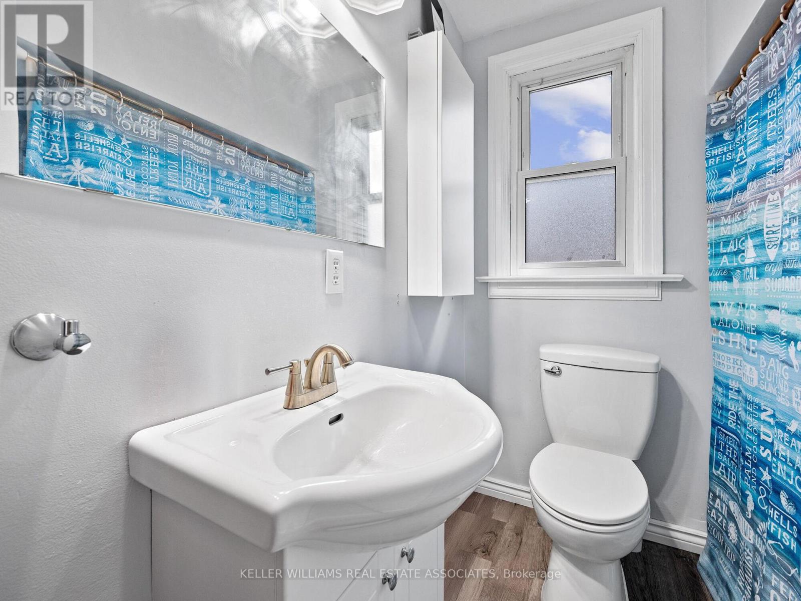 Photo 10 of 54 Woodward Avenue, Brampton ON
